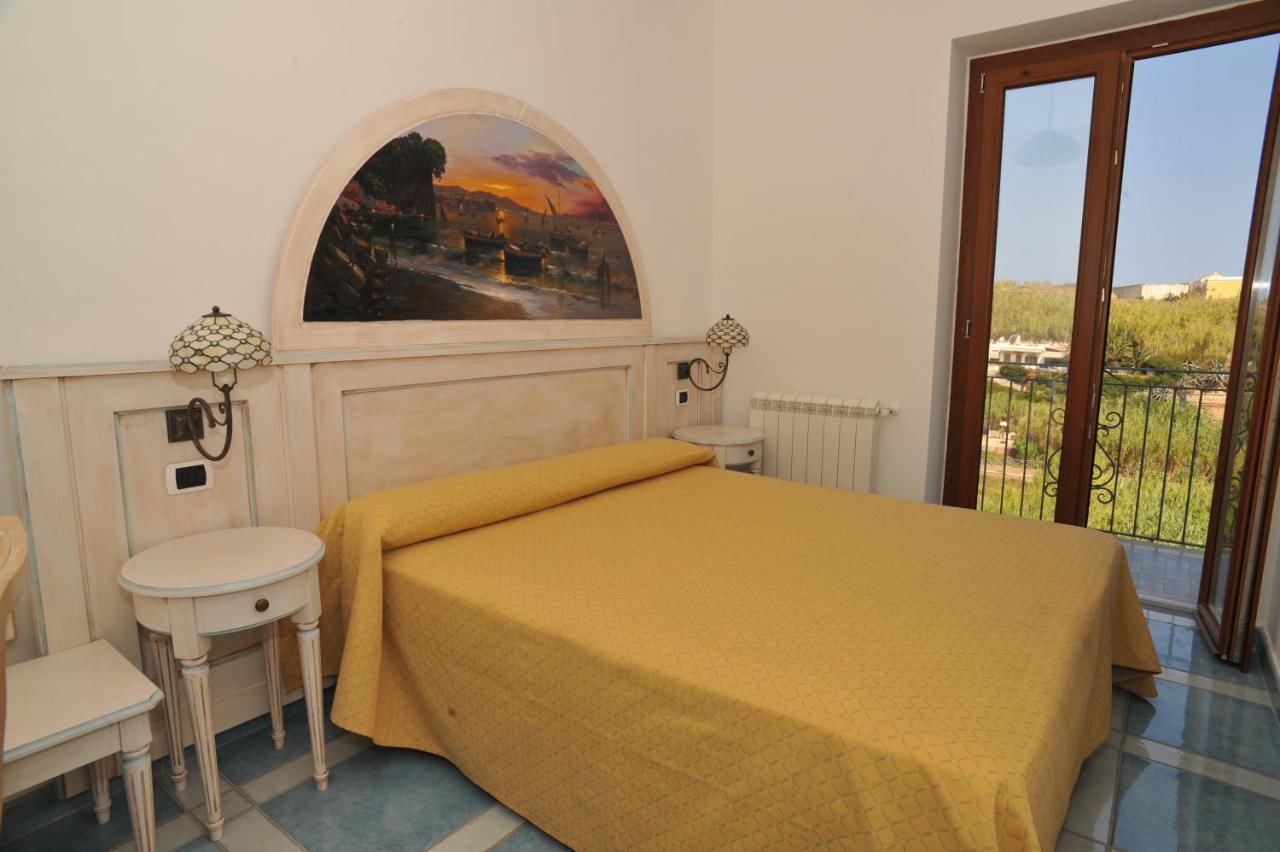Hotel Isolabella Ventotene Kültér fotó